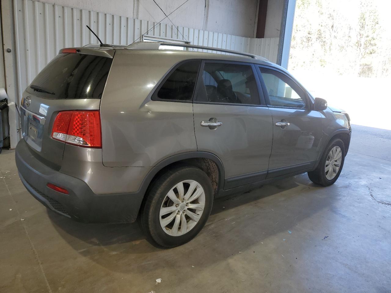 2011 KIA Sorento VIN 5XYKT4A25BG072445 Copart auction photo, front end / minor dent/scratches damage thumbnail 3