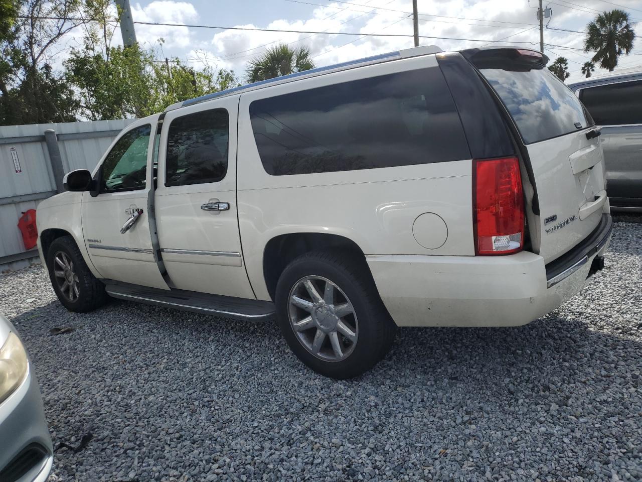 2010 GMC Yukon VIN 1GKUCMEF2AR289252 Copart auction photo, side damage thumbnail 2