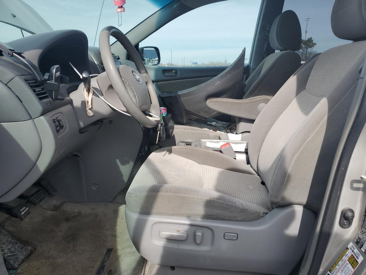 2010 Toyota Sienna VIN 5TDKK4CC5AS310448 Copart auction photo, rear end damage thumbnail 7