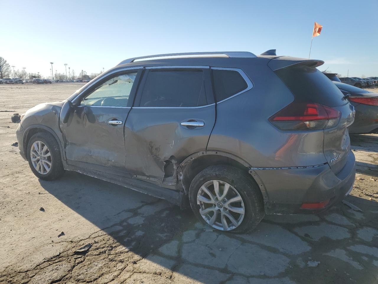 2019 Nissan Rogue VIN KNMAT2MT7KP555579 Copart auction photo, side / rear end damage thumbnail 2