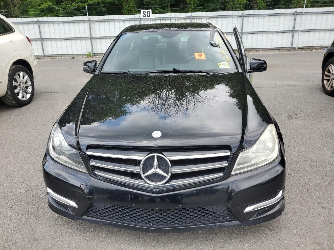 2012 Mercedes-Benz C-klasse VIN WDDGF8BB9CR236534 Copart auction photo, side damage thumbnail 5