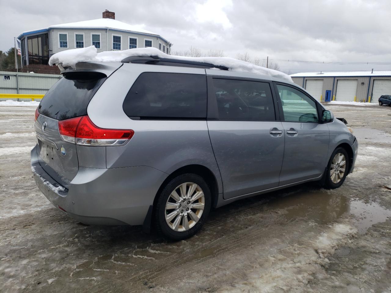 2011 Toyota Sienna VIN 5TDDK3DC1BS023868 Copart auction photo, front end damage thumbnail 3
