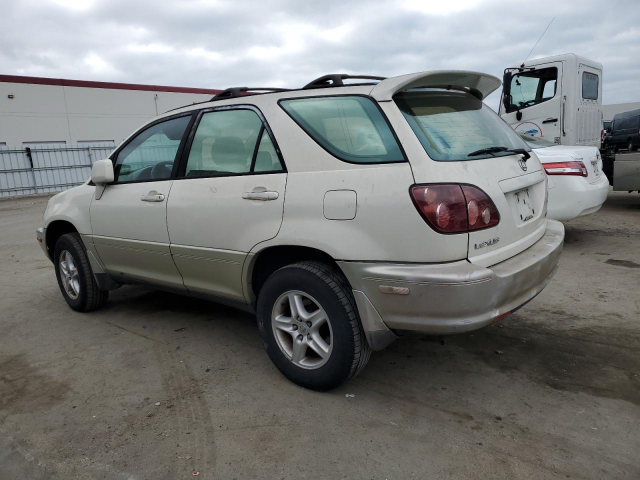 2000 Lexus RX VIN JT6HF10U0Y0119065 Copart auction photo, vandalism damage thumbnail 2