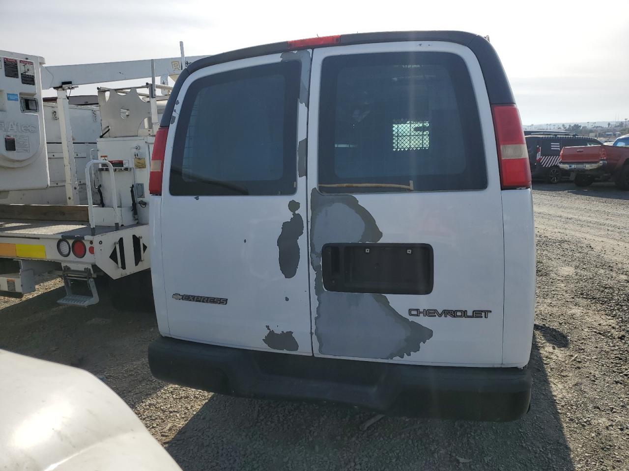 2005 Chevrolet Express VIN 1GCHG39V451234271 Copart auction photo, minor dent/scratches damage thumbnail 6