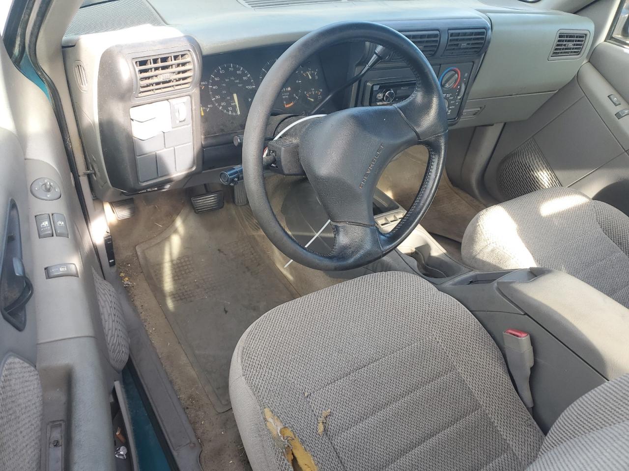 1994 Chevrolet S-10 Pickup VIN 1GCDT19W7RK162313 Copart auction photo, front end / side damage thumbnail 8