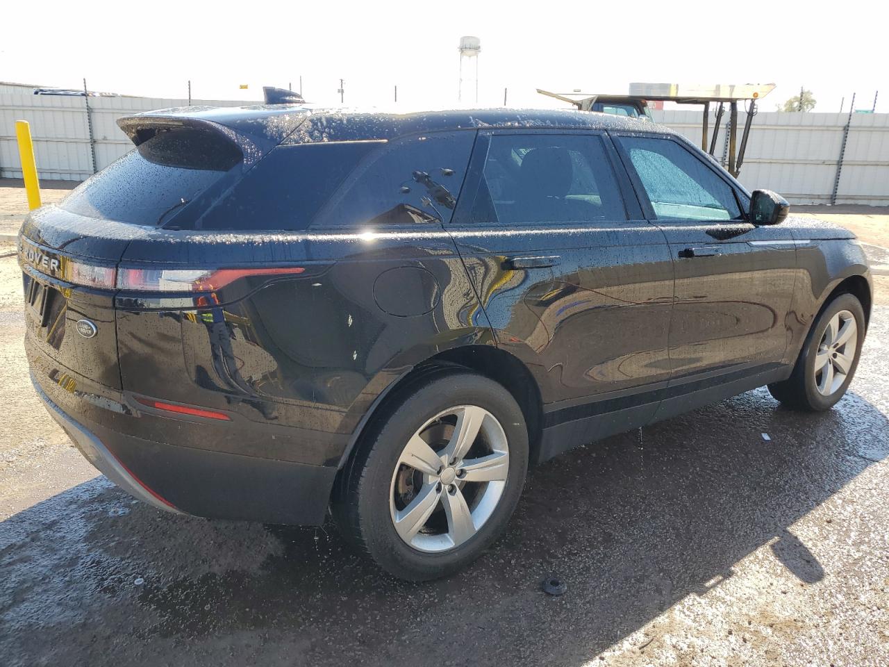 2018 Land Rover Range Rover VIN SALYB2RN1JA743889 Copart auction photo, minor dent/scratches damage thumbnail 3