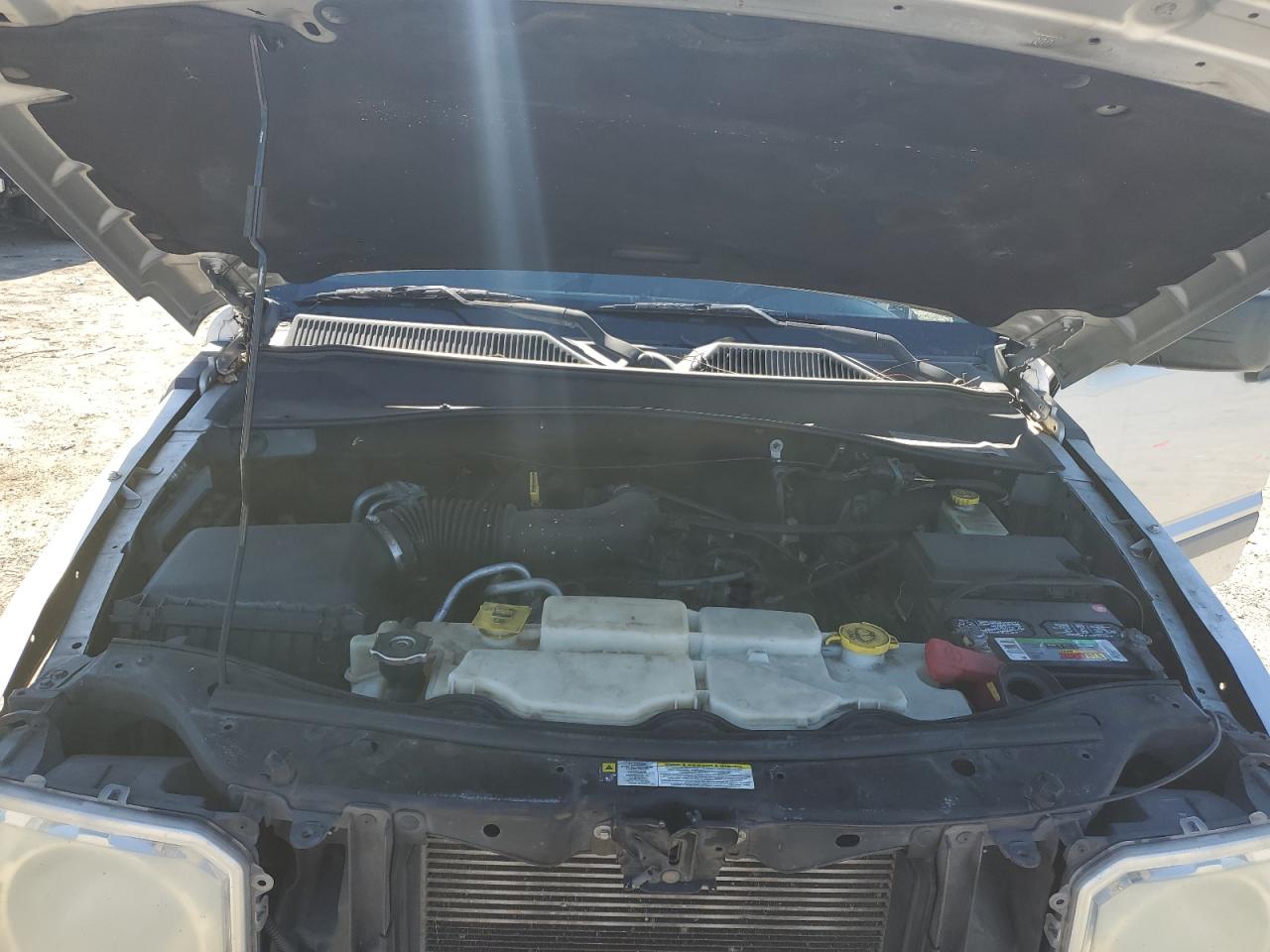 2011 Jeep Liberty (North America) VIN 1J4PP2GK3BW551482 Copart auction photo, front end damage thumbnail 12