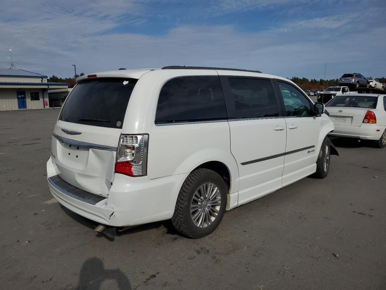 2016 Chrysler Town & Country VIN 2C4RC1CG7GR118883 Copart auction photo, front end / rear end damage thumbnail 3
