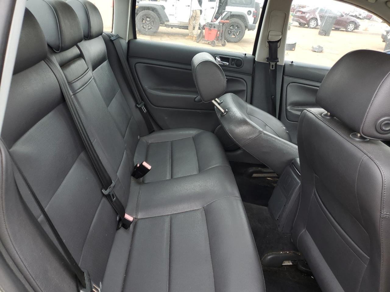 2005 Volkswagen Passat VIN WVWAD63B25P010665 Copart auction photo, side / minor dent/scratches damage thumbnail 10