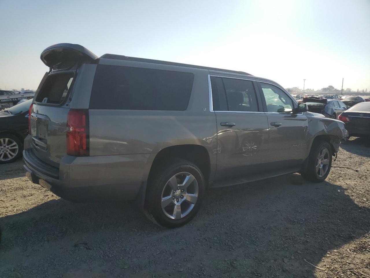 2018 Chevrolet Suburban VIN 1GNSKHKC6JR194496 Copart auction photo, mechanical / all over damage thumbnail 3