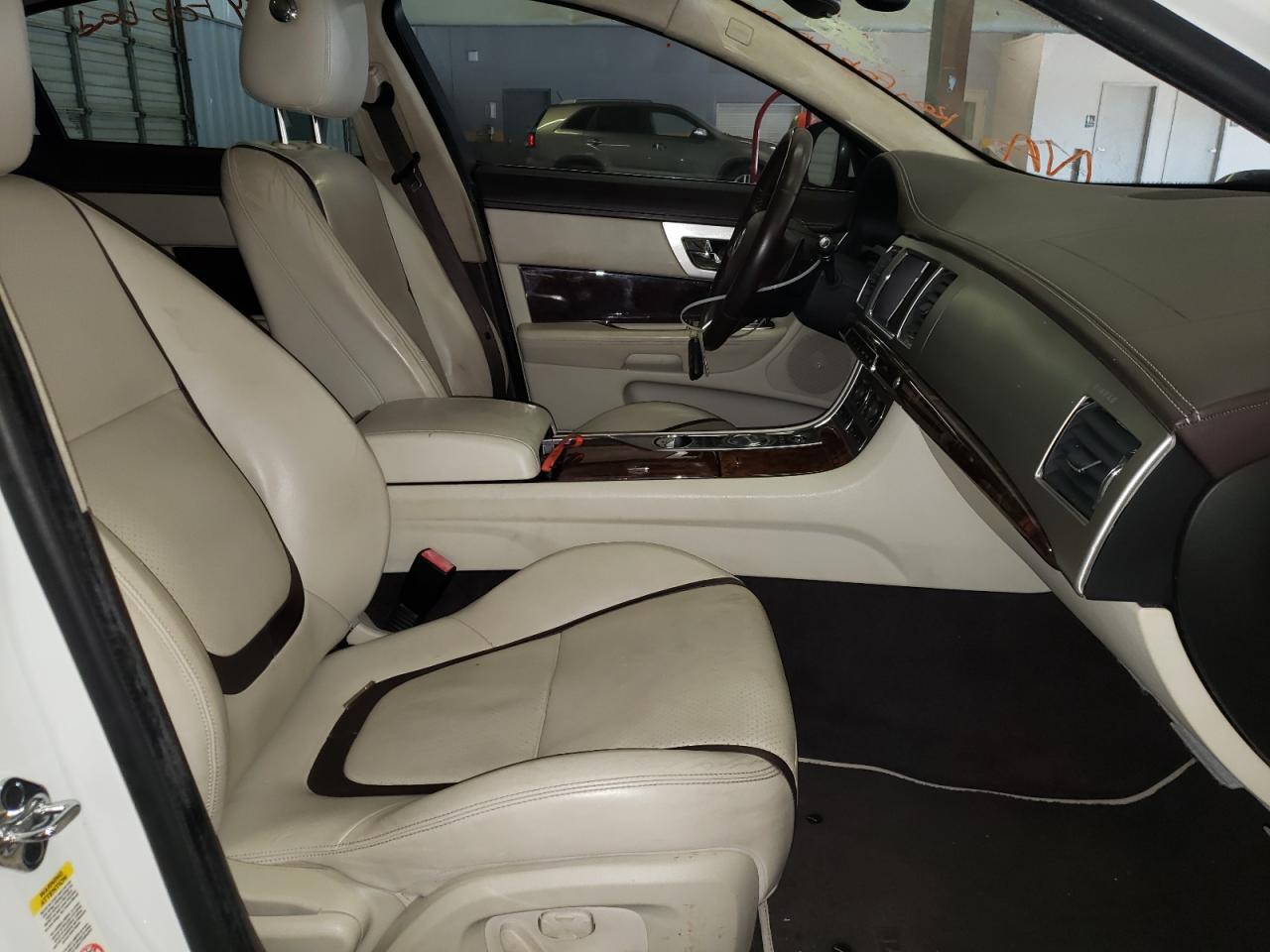 2013 Jaguar XF VIN SAJWA0E72D8S91025 Copart auction photo, front end / minor dent/scratches damage thumbnail 5