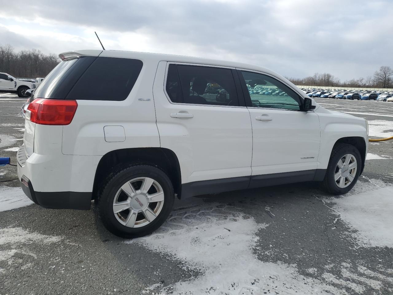 2013 GMC Terrain VIN 2GKFLREK0D6155679 Copart auction photo, minor dent/scratches damage thumbnail 3
