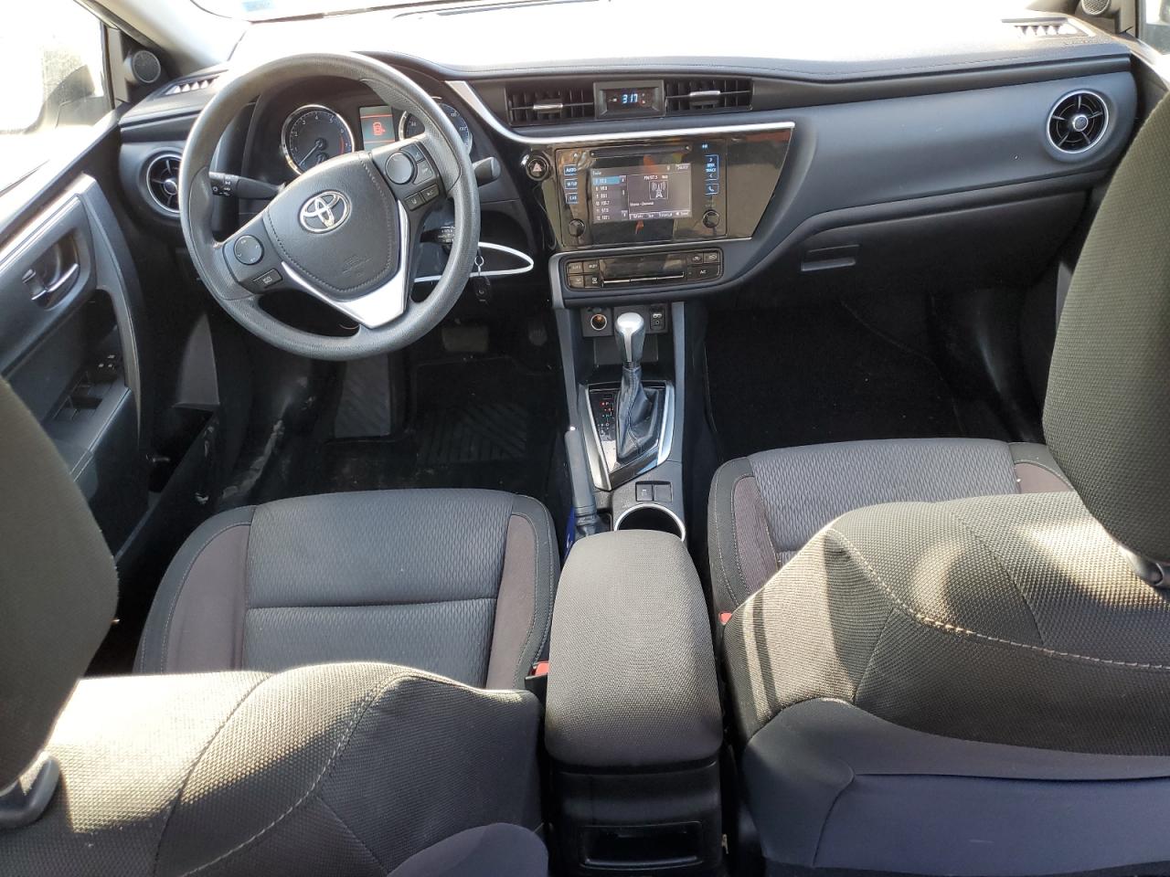 2018 Toyota Corolla VIN 5YFBURHE2JP825482 Copart auction photo, front end / minor dent/scratches damage thumbnail 8