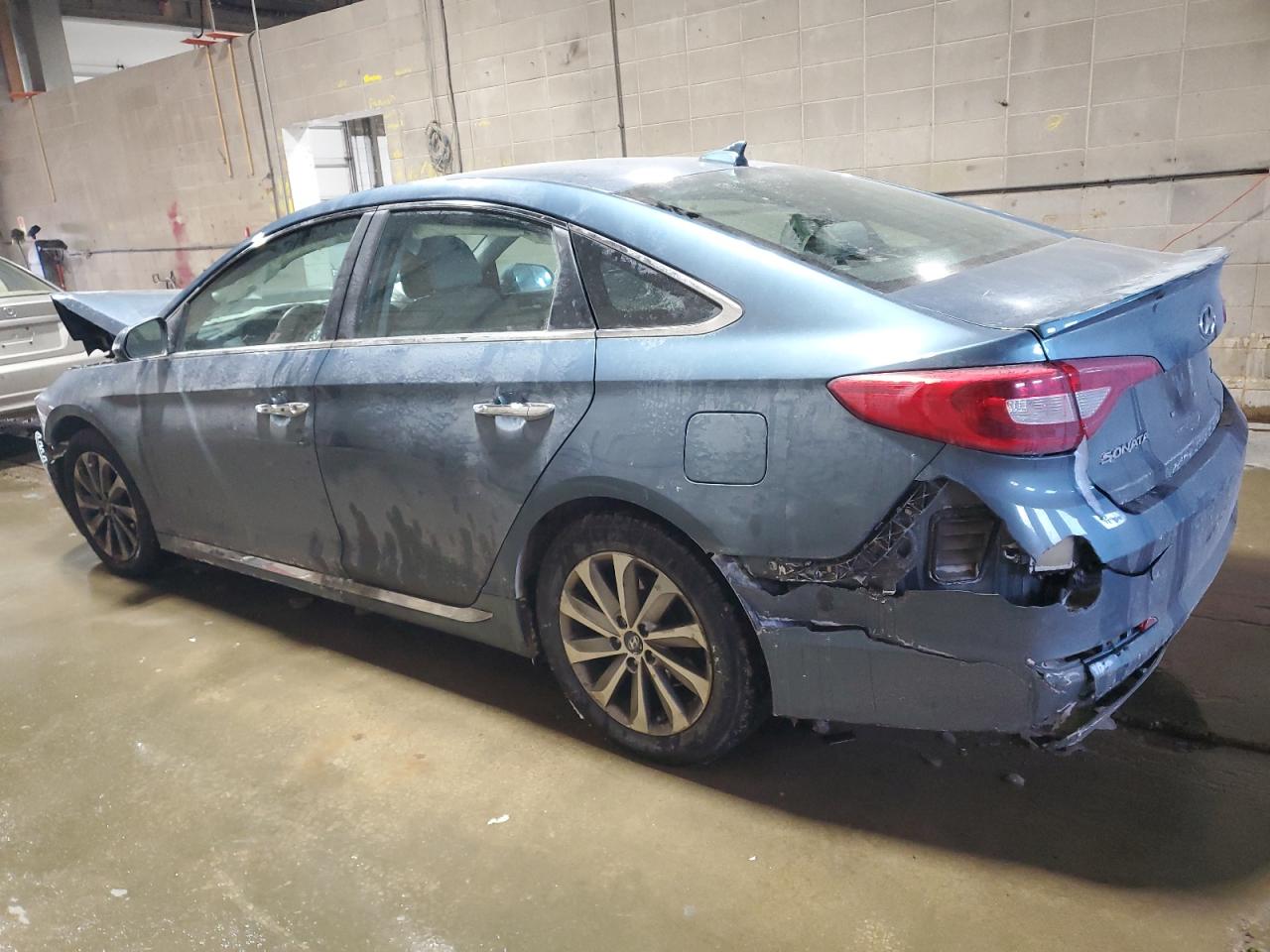 2015 Hyundai Sonata VIN 5NPE34AF2FH252058 Copart auction photo, front end / rear end damage thumbnail 2
