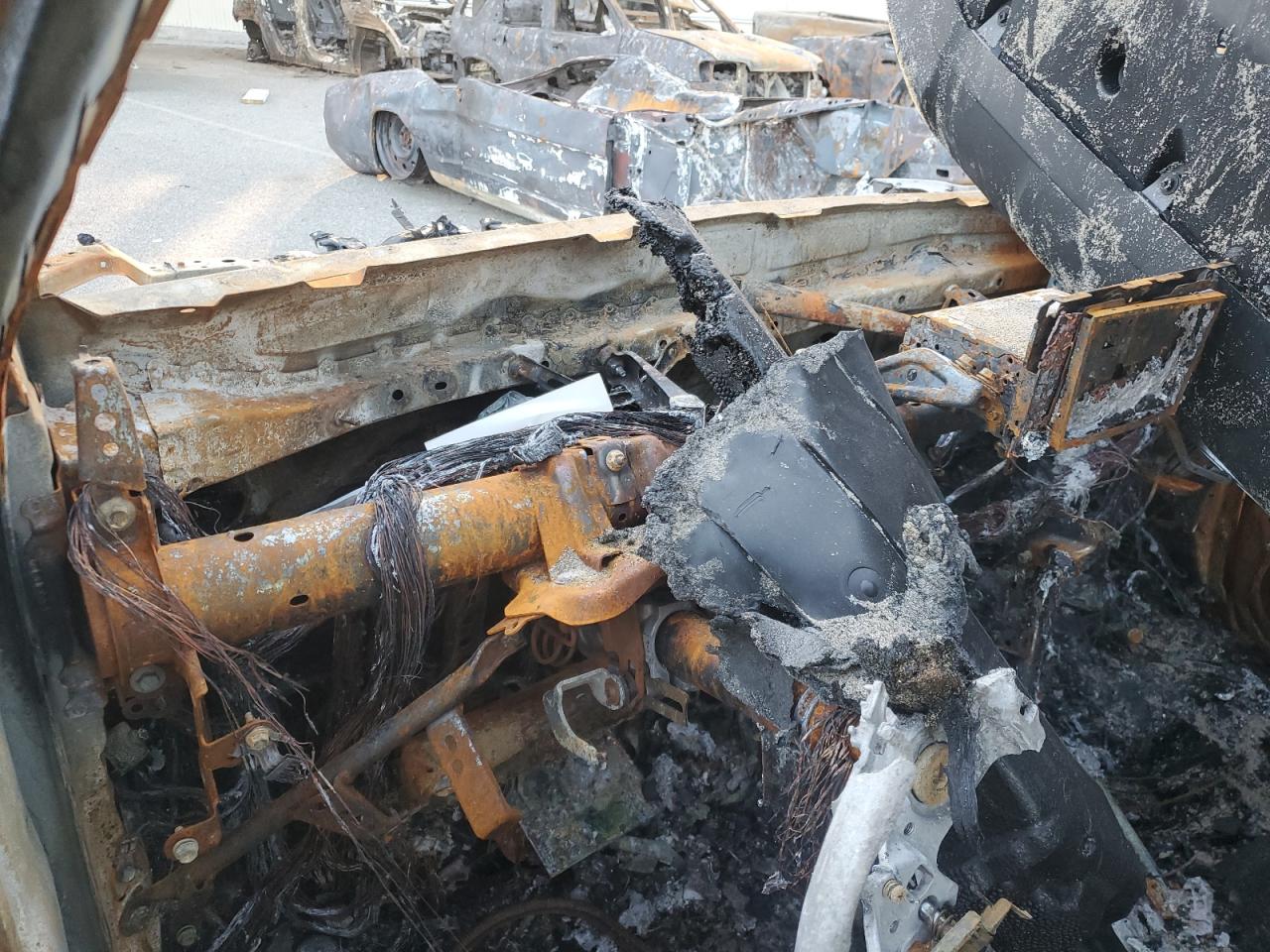 2020 Toyota RAV 4 VIN JTMRWRFV1LD062646 Copart auction photo, burn damage thumbnail 9