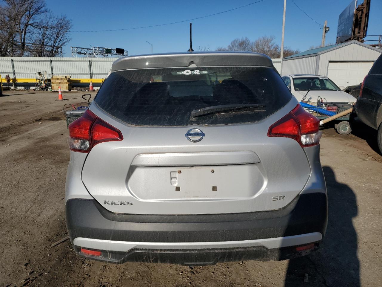 2019 Nissan Kicks VIN 3N1CP5CU0KL556824 Copart auction photo, rollover damage thumbnail 6
