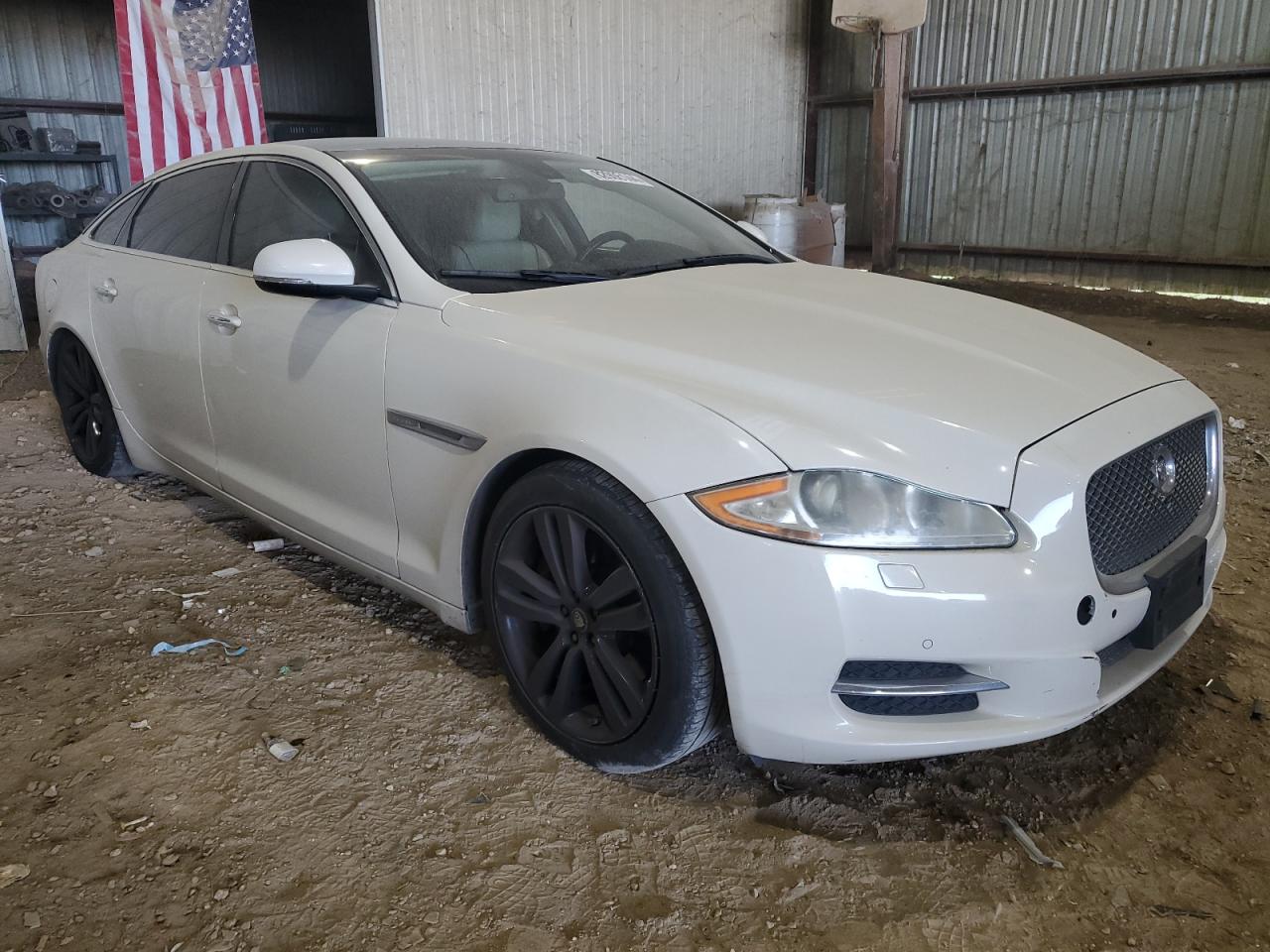 2011 Jaguar XJ VIN SAJWA2GB8BLV01828 Copart auction photo, rear end / minor dent/scratches damage thumbnail 4