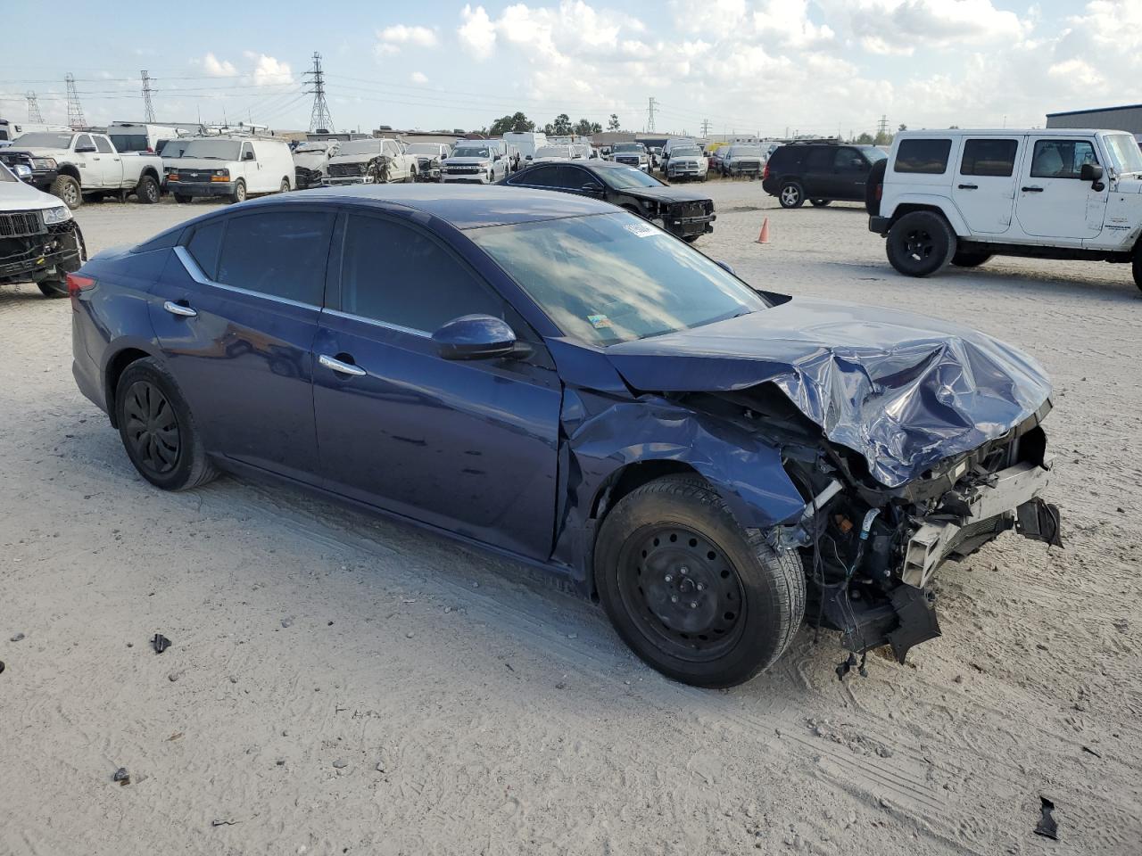 2020 Nissan Altima VIN 1N4BL4BV5LN304972 Copart auction photo, front end / side damage thumbnail 4