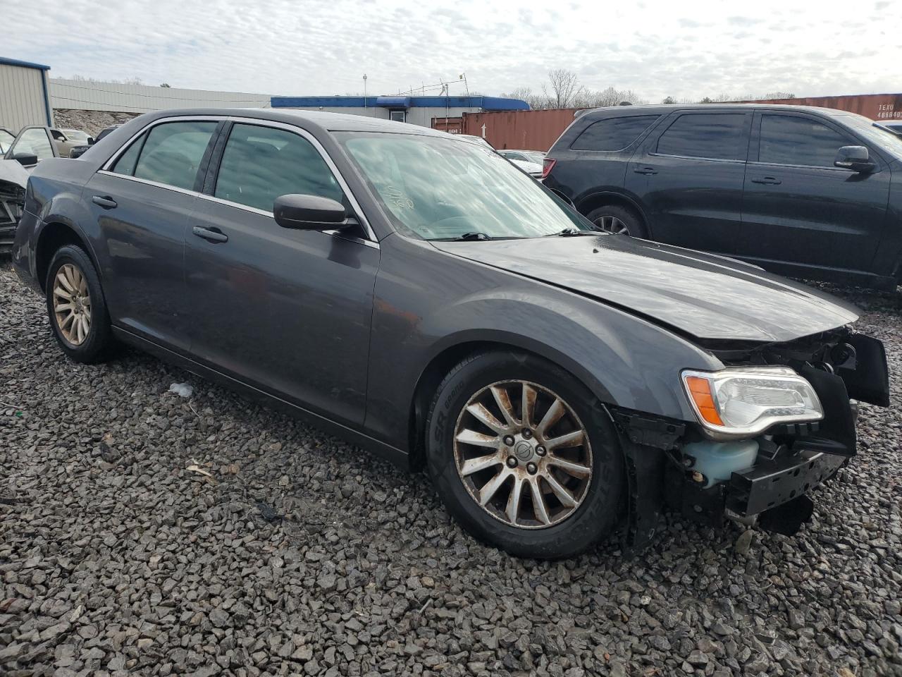 2013 Chrysler 300 VIN 2C3CCAAG1DH556295 Copart auction photo, front end / minor dent/scratches damage thumbnail 4