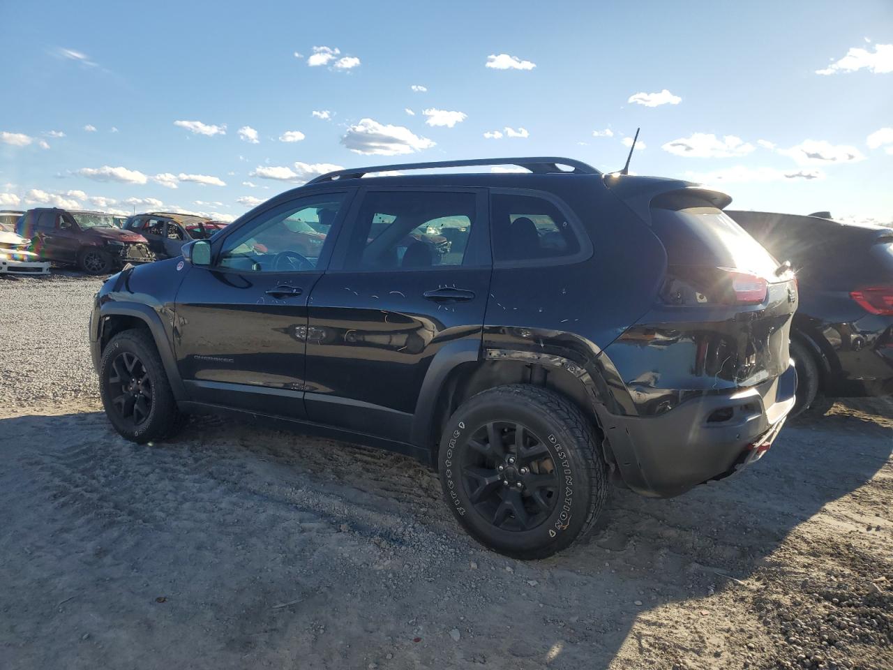 2018 Jeep Cherokee VIN 1C4PJMBX6JD562685 Copart auction photo, front end / rear end damage thumbnail 2