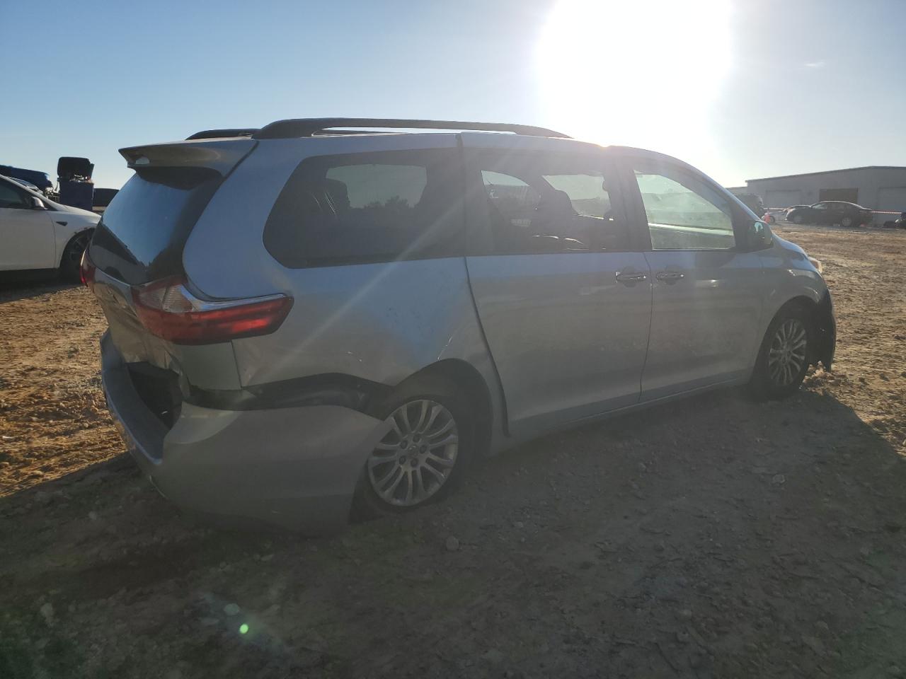 2016 Toyota Sienna VIN 5TDYK3DC5GS710215 Copart auction photo, rear end / front end damage thumbnail 3