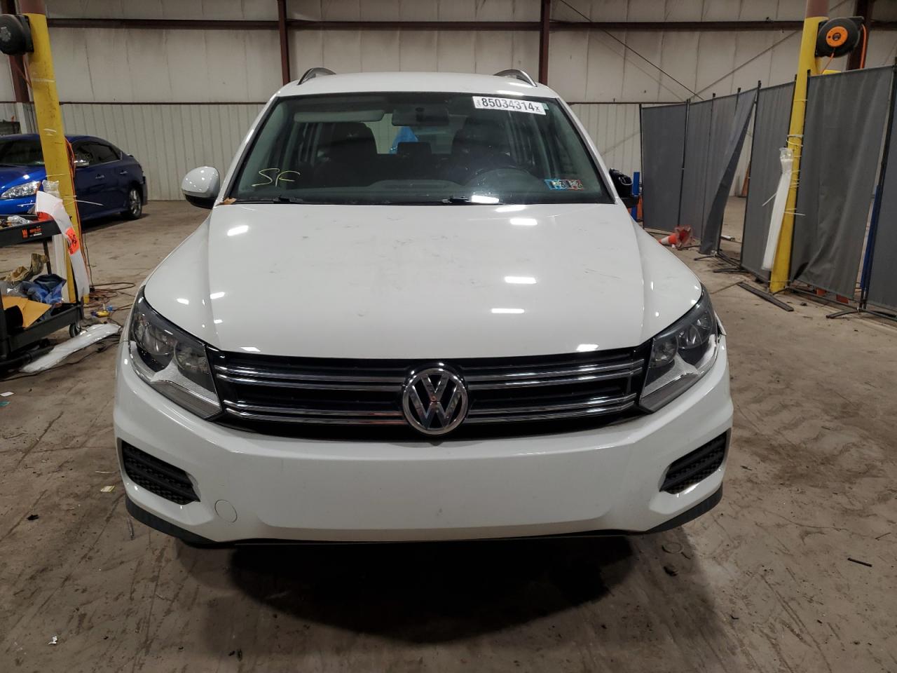 2017 Volkswagen Tiguan VIN WVGBV7AX1HK046463 Copart auction photo, side damage thumbnail 5