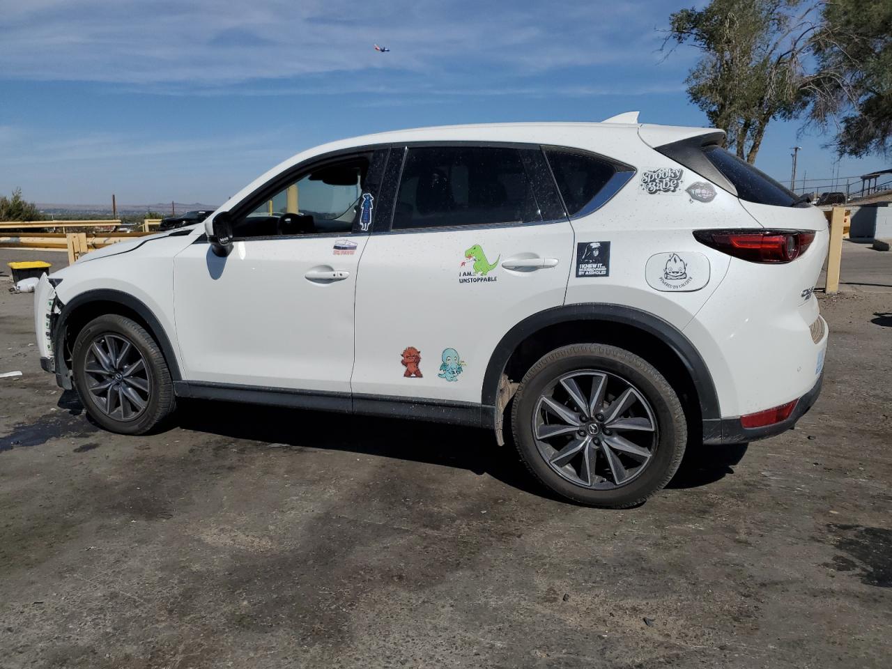 2017 Mazda CX-5 VIN JM3KFBDLXH0203424 Copart auction photo, front end / side damage thumbnail 2