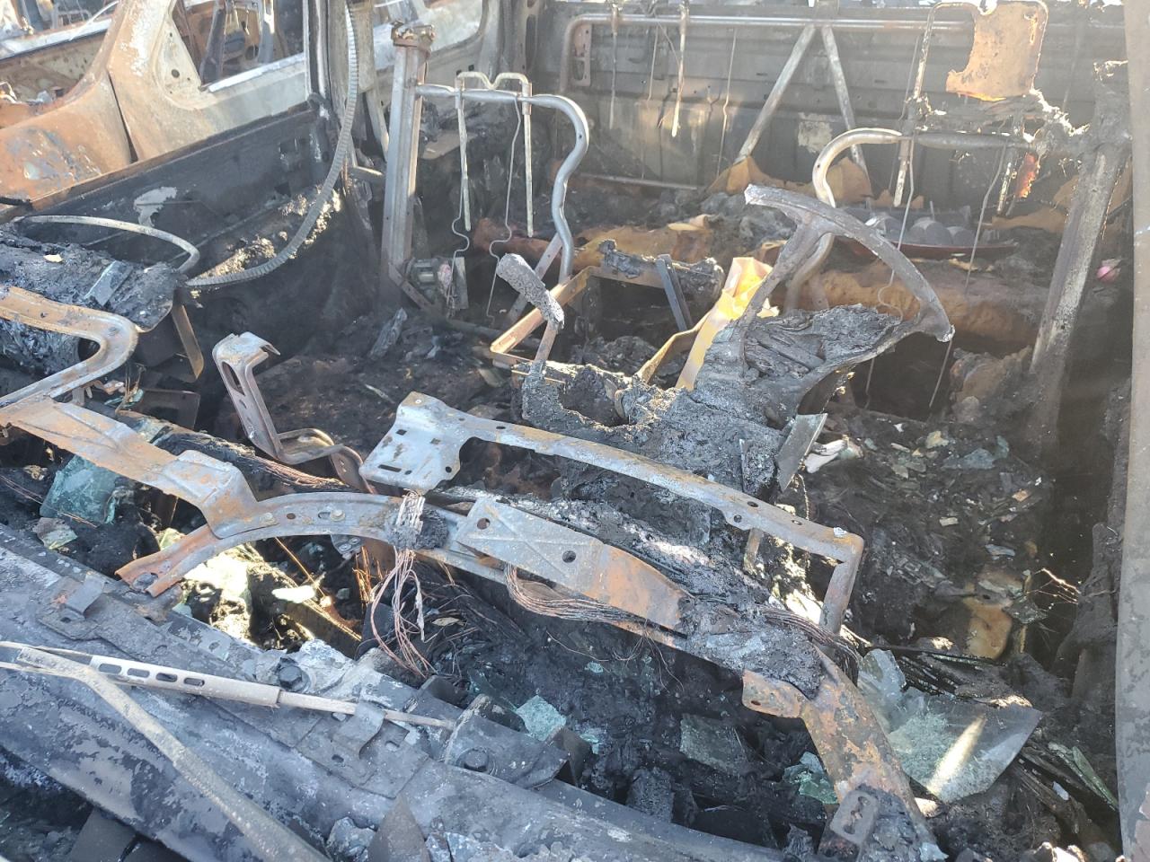 2003 Chevrolet Silverado VIN 2GCEK19V131362318 Copart auction photo, burn damage thumbnail 8