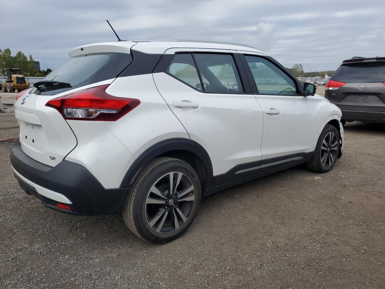 2019 Nissan Kicks VIN 3N1CP5CUXKL527685 Copart auction photo, front end / side damage thumbnail 3