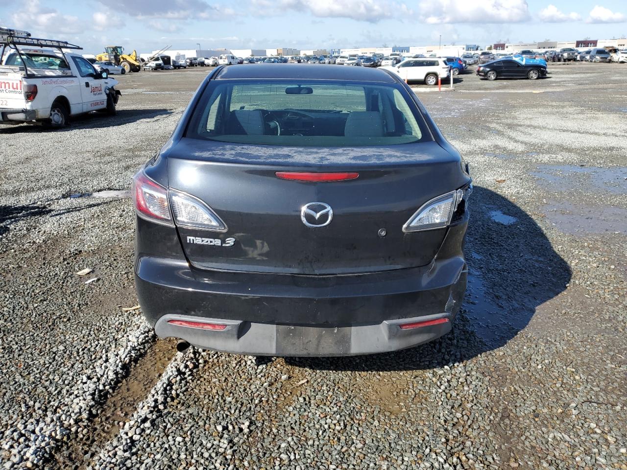 2011 Mazda 3 VIN JM1BL1UG7B1383039 Copart auction photo, front end / rear end damage thumbnail 6