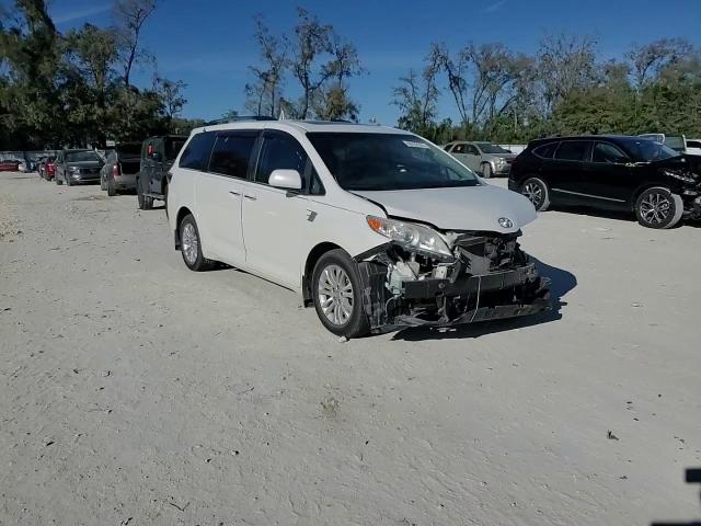 2017 Toyota Sienna VIN 5TDYZ3DC9HS778417 Copart auction photo, front end / side damage thumbnail 11