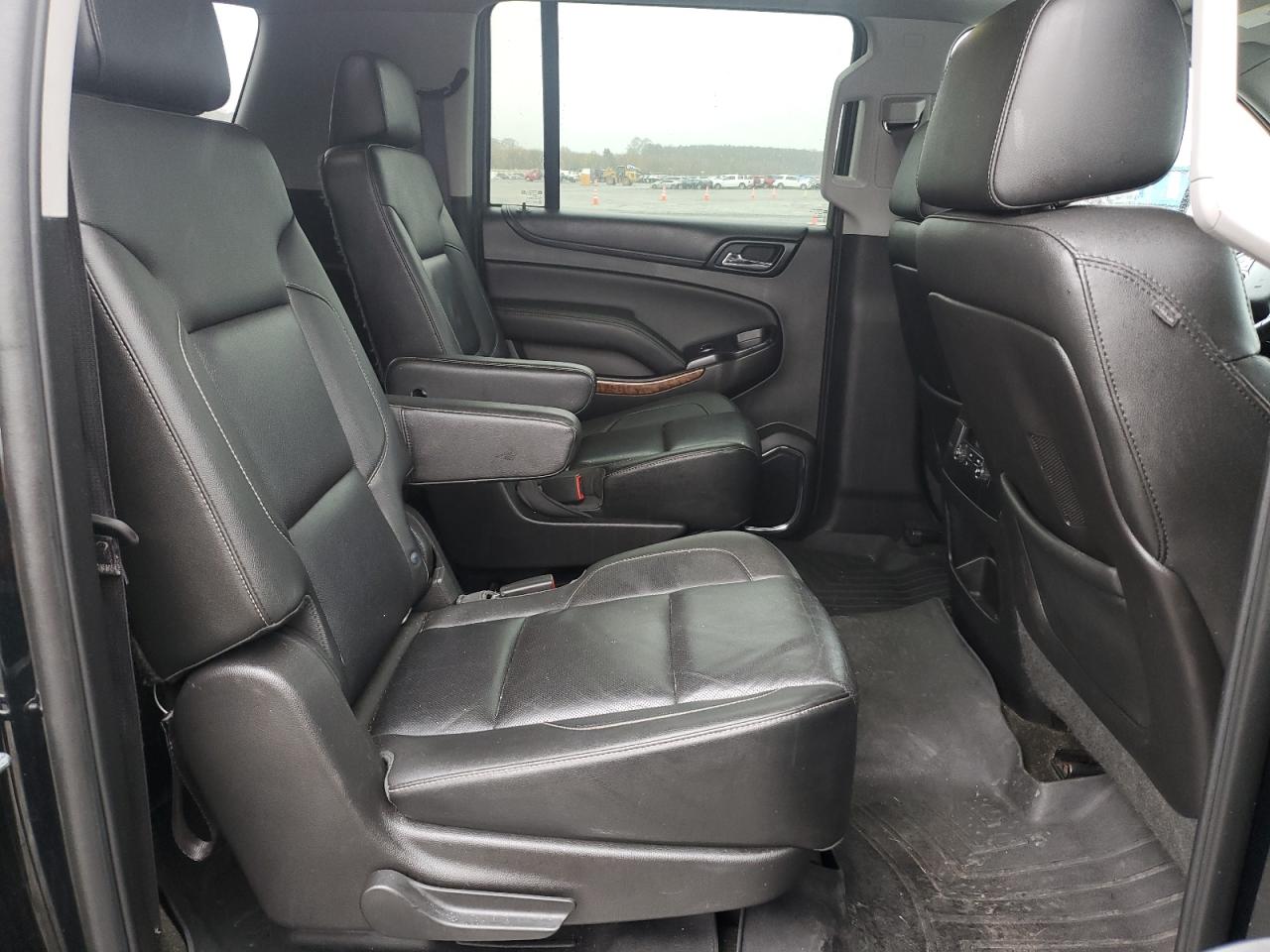 2015 Chevrolet Suburban VIN 1GNSKKKC9FR680966 Copart auction photo, front end / minor dent/scratches damage thumbnail 11