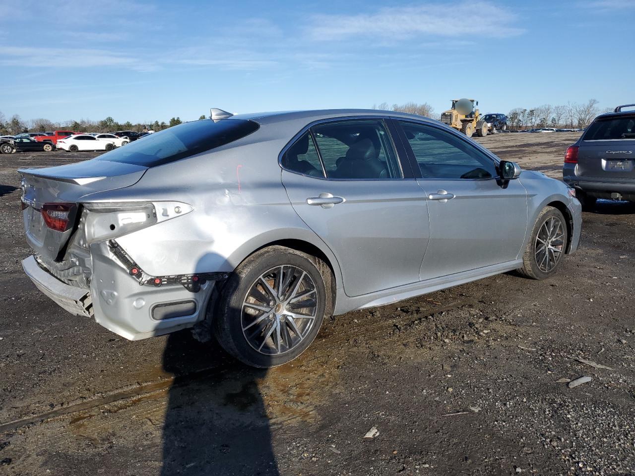 2022 Toyota Camry VIN 4T1G11AK1NU036910 Copart auction photo, rear end / minor dent/scratches damage thumbnail 3