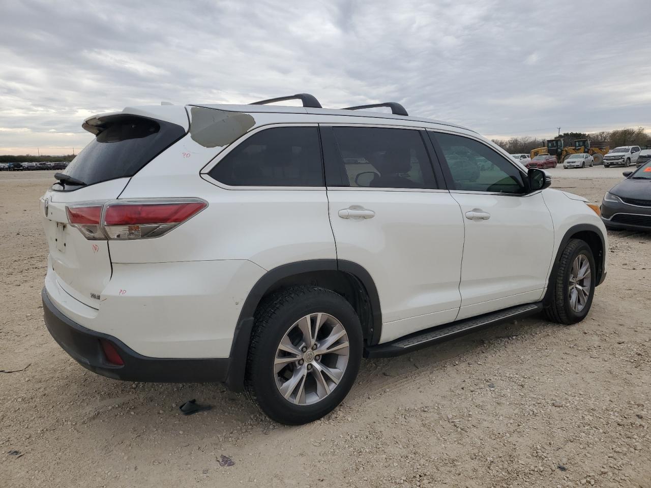 2015 Toyota Highlander VIN 5TDKKRFH4FS053424 Copart auction photo, front end damage thumbnail 3