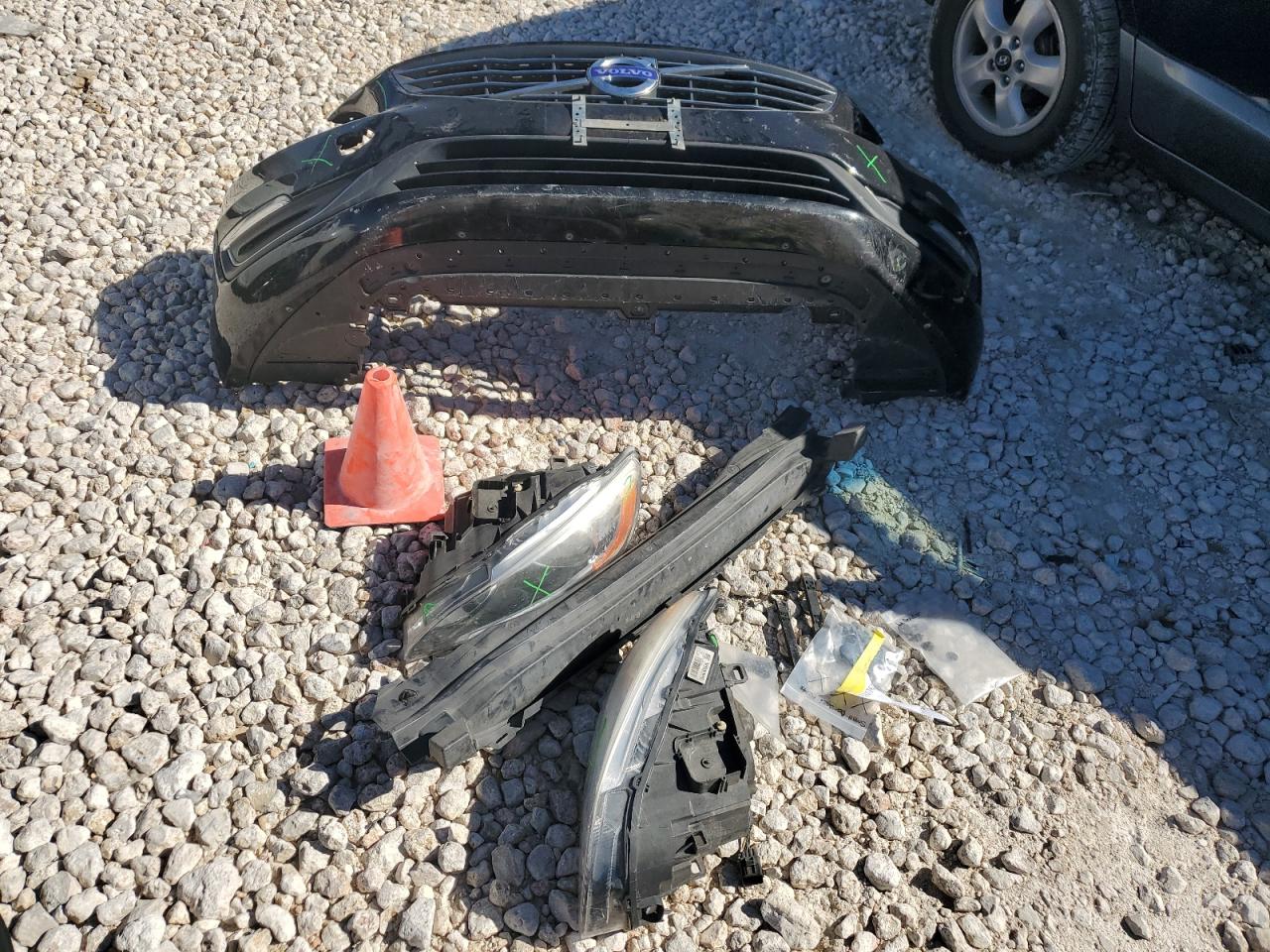 2017 Volvo V60 VIN YV140MEK8H1371796 Copart auction photo, front end damage thumbnail 12