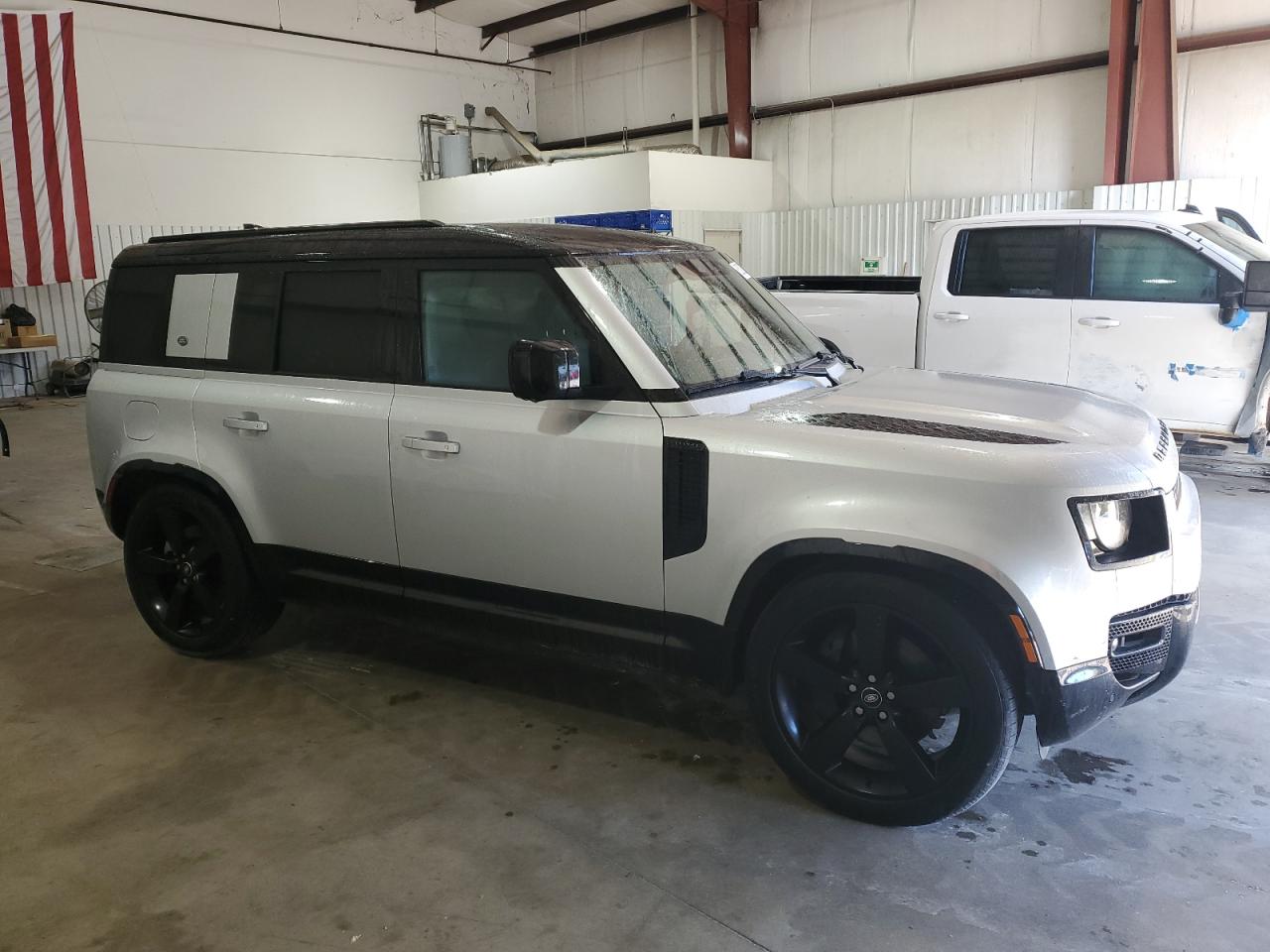 2024 Land Rover Defender VIN SALE2EEU1R2263021 Copart auction photo, side / minor dent/scratches damage thumbnail 4