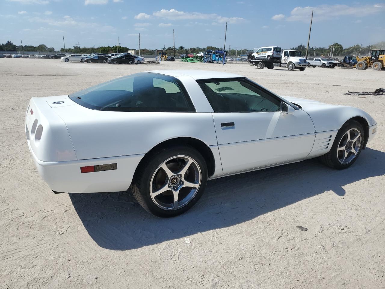1991 Chevrolet Corvette VIN 1G1YY2388M5118582 Copart auction photo, minor dent/scratches damage thumbnail 3