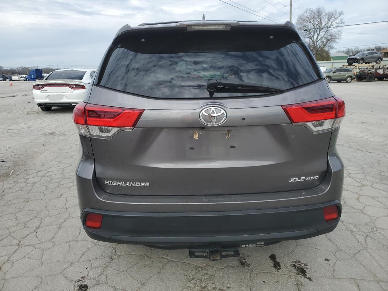 2019 Toyota Highlander VIN 5TDJZRFH0KS614476 Copart auction photo, front end damage thumbnail 6