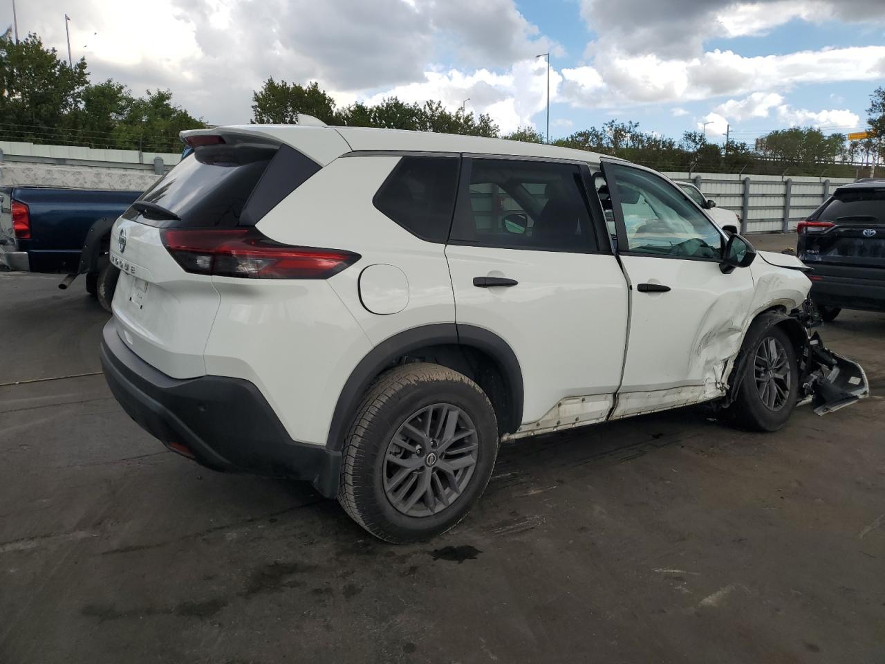 2021 Nissan Rogue VIN 5N1AT3AA4MC691621 Copart auction photo, front end / side damage thumbnail 3