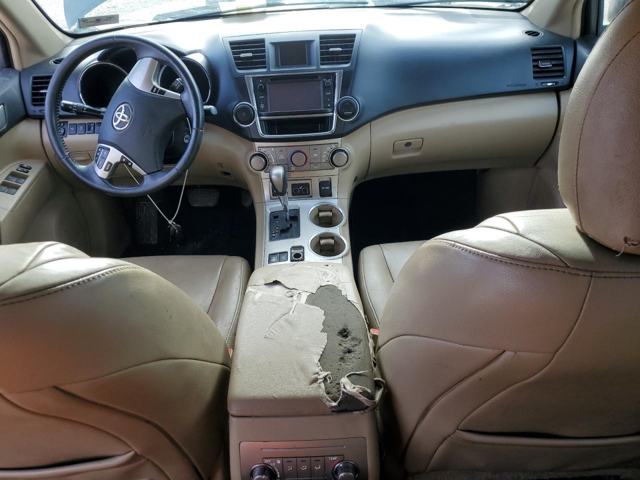 2013 Toyota Highlander VIN 5TDBK3EH4DS258625 Copart auction photo, all over damage thumbnail 8