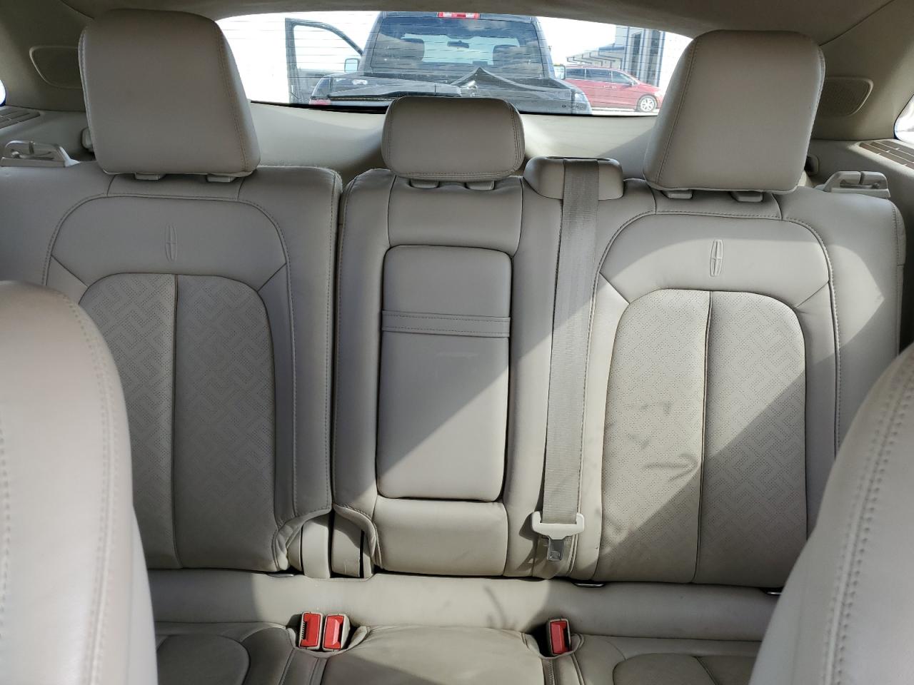 2016 Lincoln MKZ VIN 5LMCJ4C97GUJ15881 Copart auction photo, rear end / minor dent/scratches damage thumbnail 10