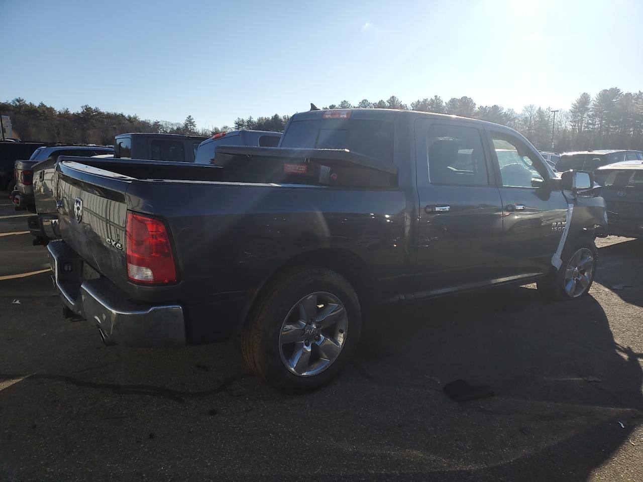 2017 RAM 1500 VIN 1C6RR7LTXHS531306 Copart auction photo, front end / minor dent/scratches damage thumbnail 3