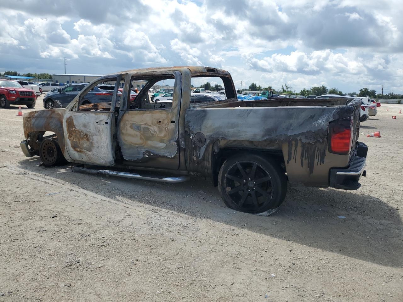 2015 Chevrolet Silverado VIN 3GCPCREC8FG493668 Copart auction photo, burn damage thumbnail 2
