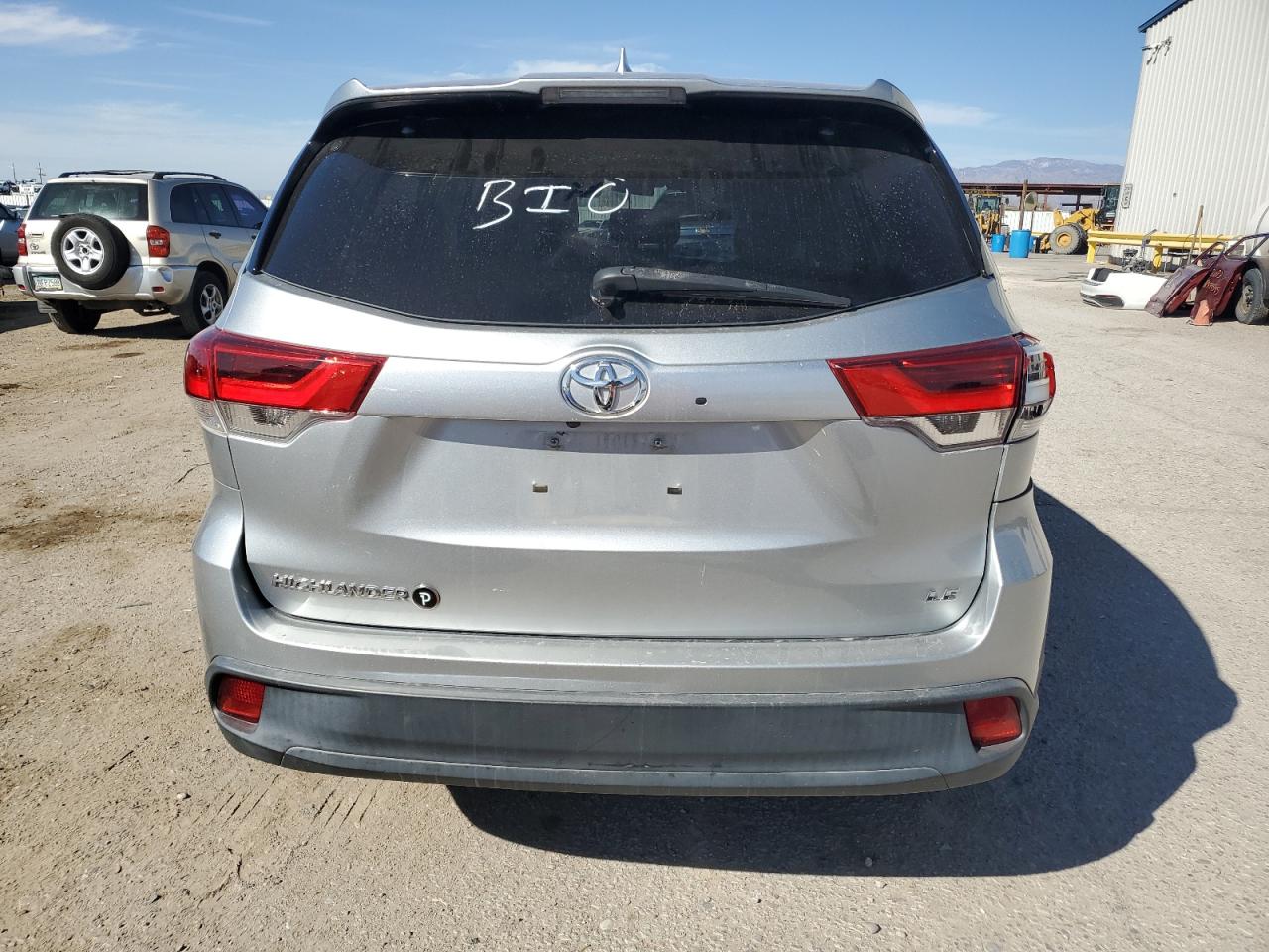 2018 Toyota Highlander VIN 5TDZZRFH9JS258904 Copart auction photo, all over / undercarriage damage thumbnail 6