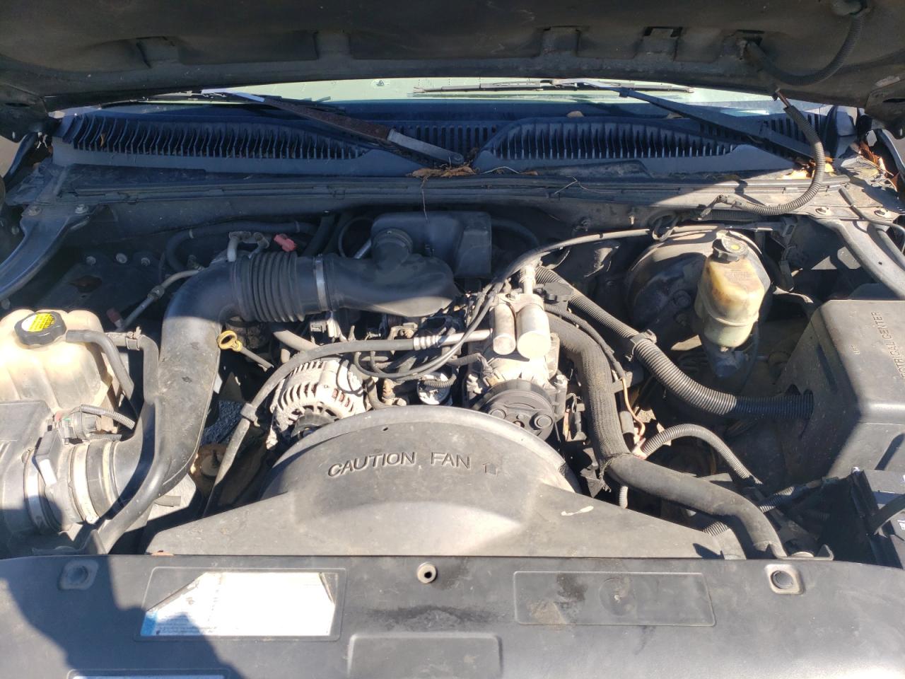 2001 Chevrolet Silverado VIN 1GCEC14W01Z290898 Copart auction photo, front end damage thumbnail 11