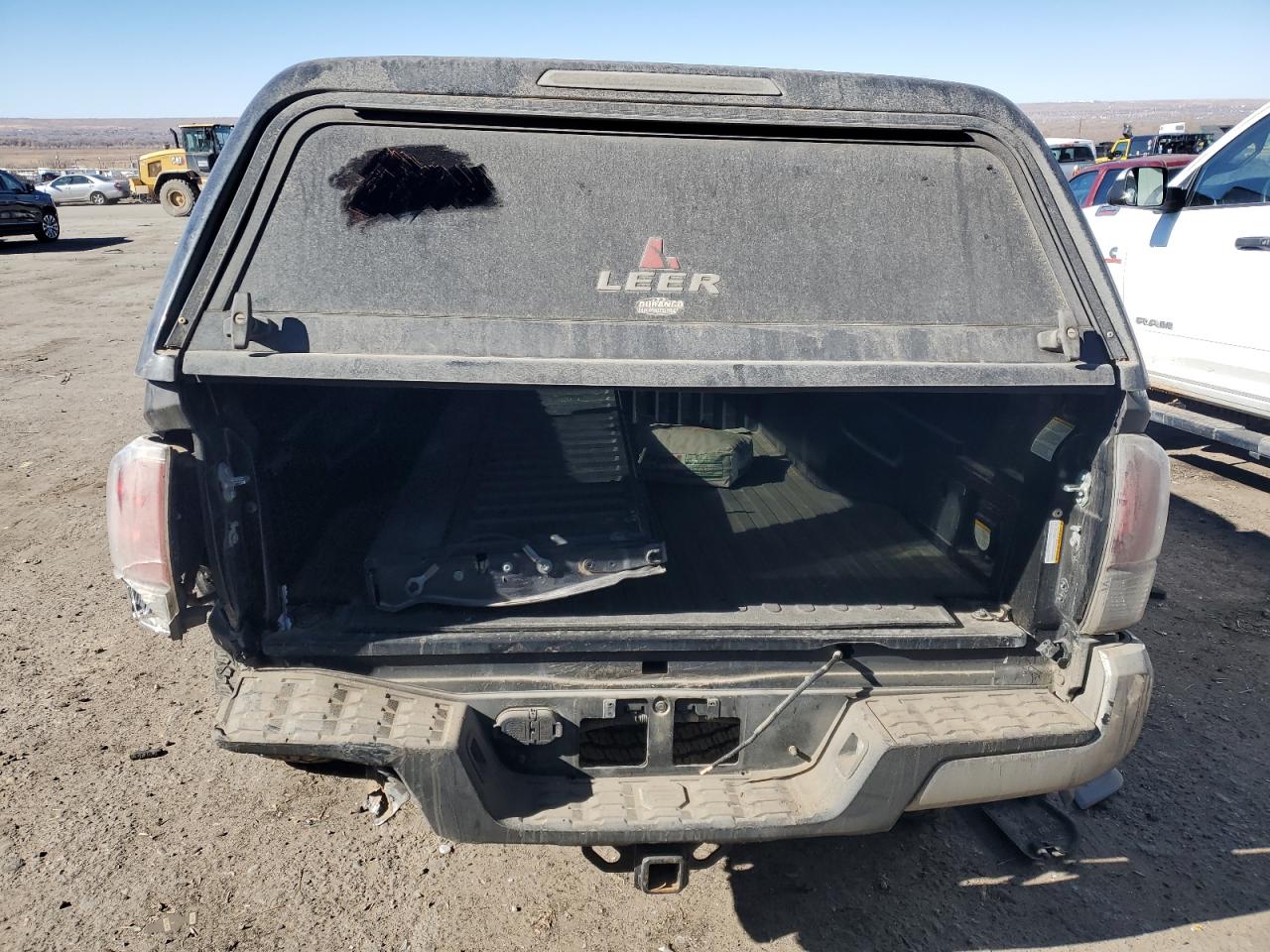 2022 Toyota Tacoma VIN 3TYCZ5ANXNT085044 Copart auction photo, side / rear end damage thumbnail 6