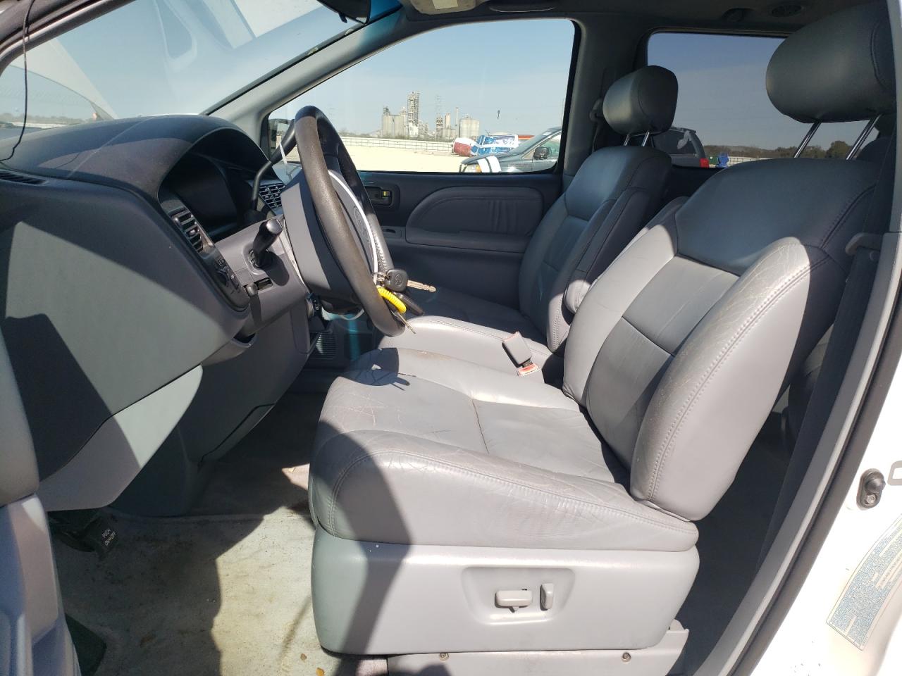 2000 Toyota Sienna VIN 4T3ZF13C5YU269703 Copart auction photo, minor dent/scratches damage thumbnail 7