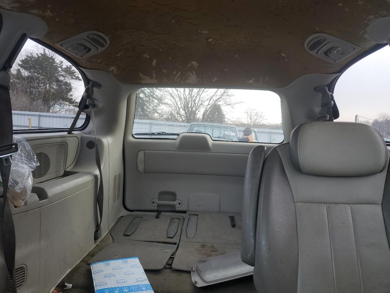 2005 Chrysler Town & Country VIN 2C4GP54L45R292292 Copart auction photo, front end damage thumbnail 10