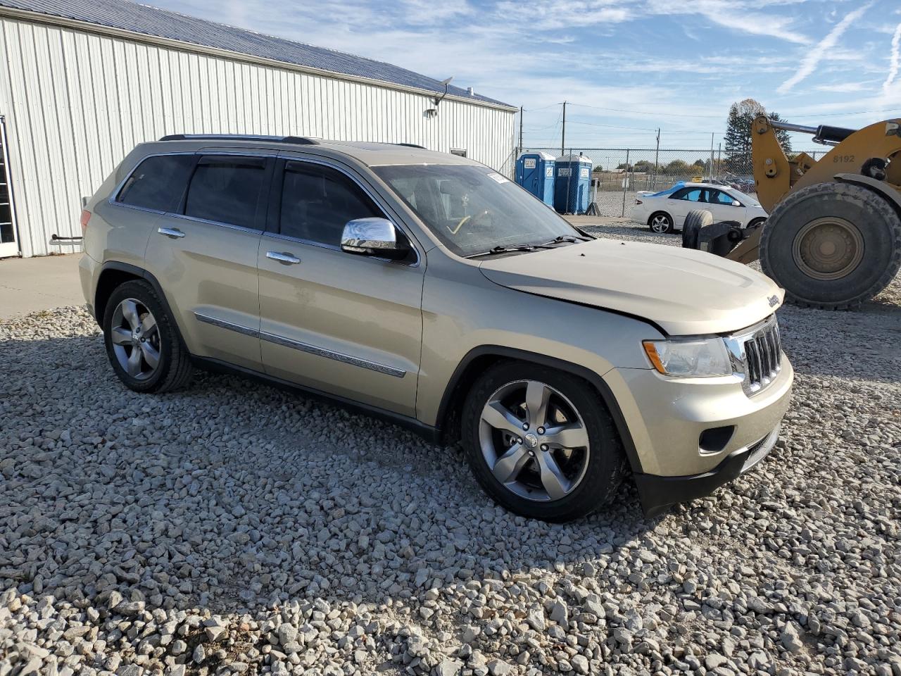 2011 Jeep Grand Cherokee VIN 1J4RR6GG2BC613042 Copart auction photo, front end / minor dent/scratches damage thumbnail 4