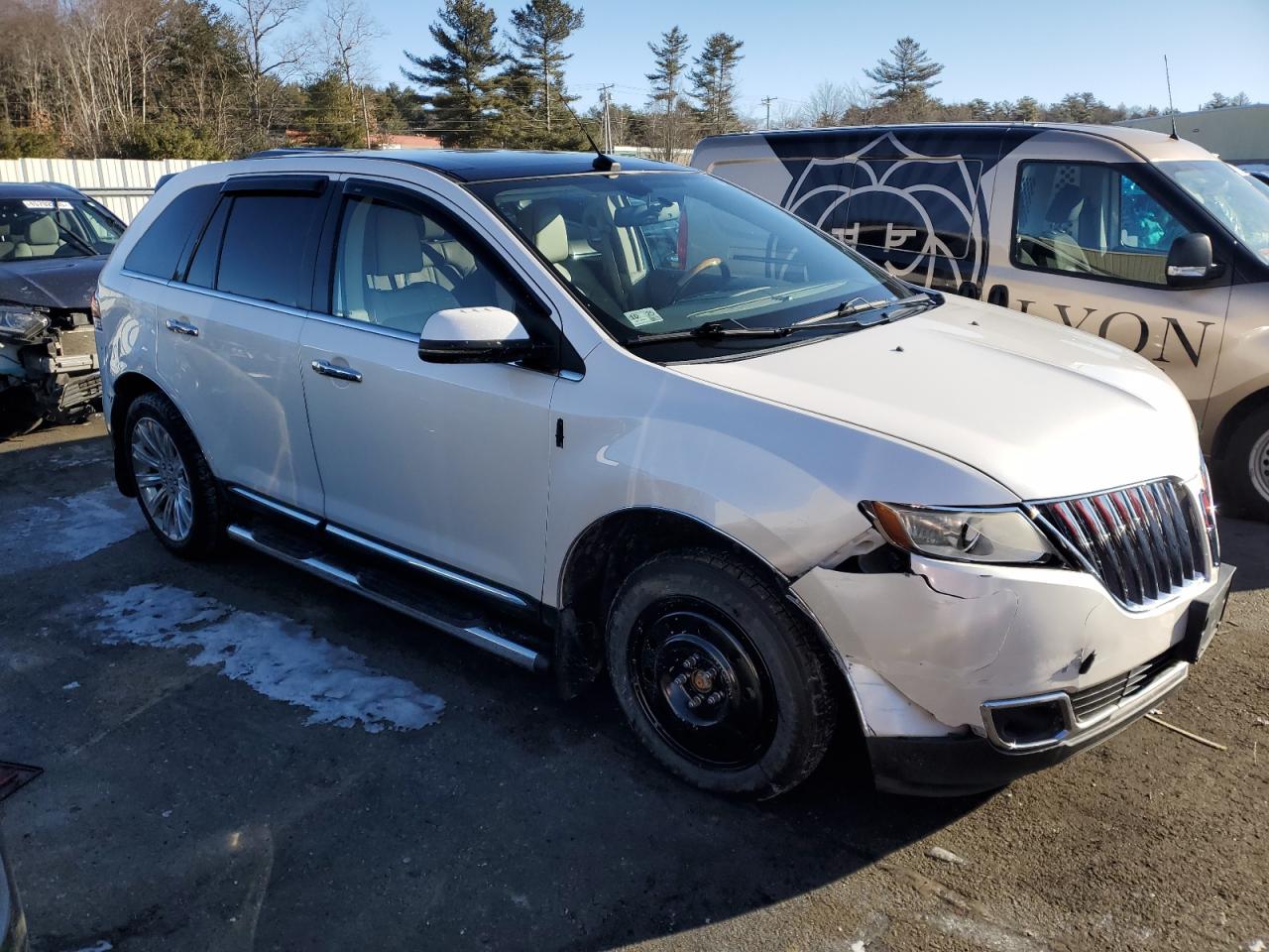 2012 Lincoln MKX VIN 2LMDJ8JK8CBL04158 Copart auction photo, front end / minor dent/scratches damage thumbnail 4